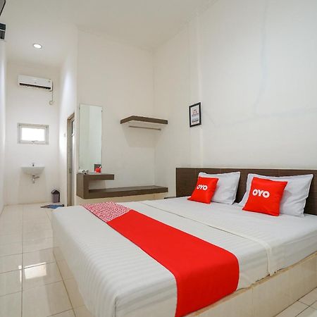Super Oyo 1868 Penginapan Sekip Palembang Exterior foto